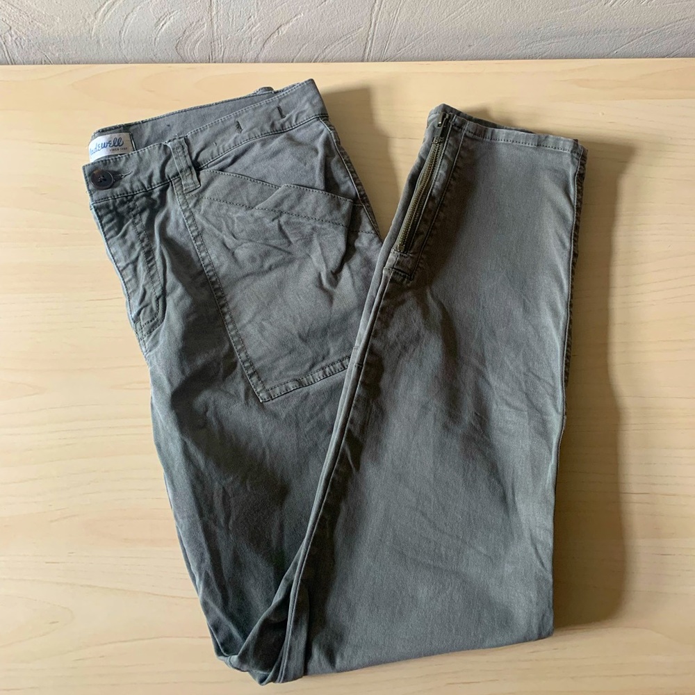 Madewell - Olive colored cargo cropped pants - size 31